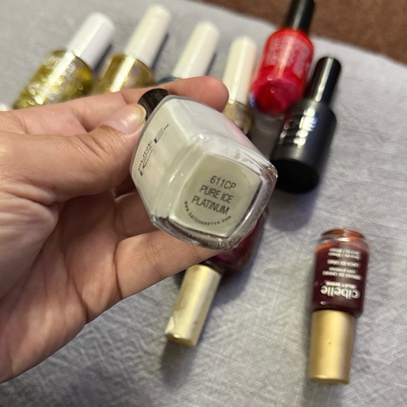 Vibrant Nail Polish Collection - Picture 5 of 8